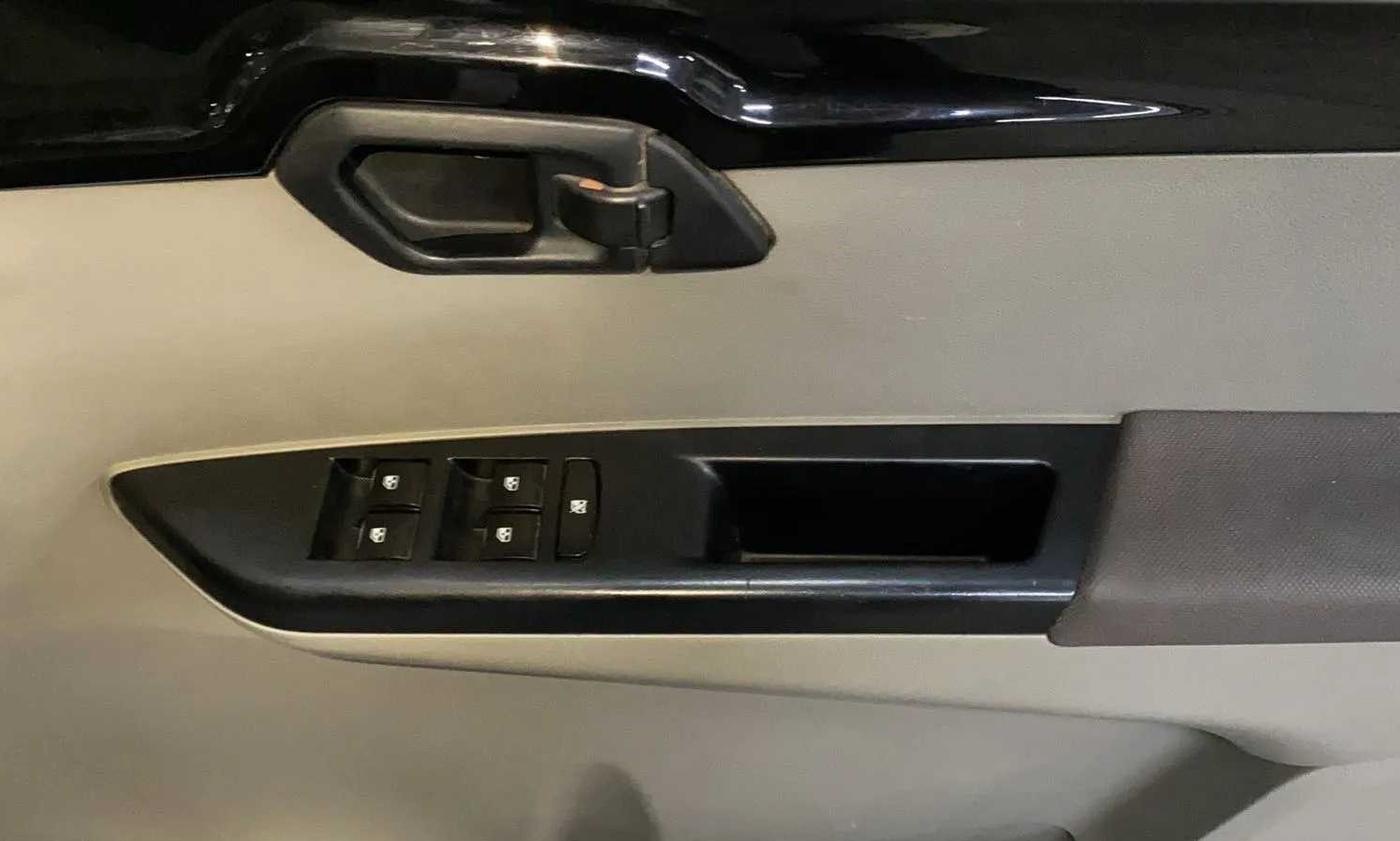 2017 Mahindra Kuv100 K6 PLUS D 6 STR, Diesel, Manual, 71,683 km, Driver Side Door Panels Control