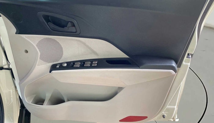 2021 Mahindra XUV300 W6 1.5 DIESEL, Diesel, Manual, 40,159 km, Driver Side Door Panels Control