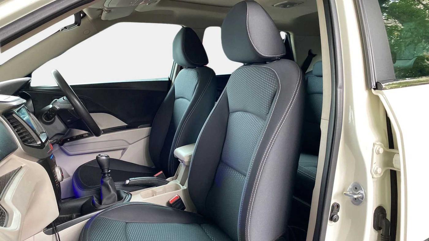 2021 Mahindra XUV300 W6 1.5 DIESEL, Diesel, Manual, 40,159 km, Right Side Front Door Cabin