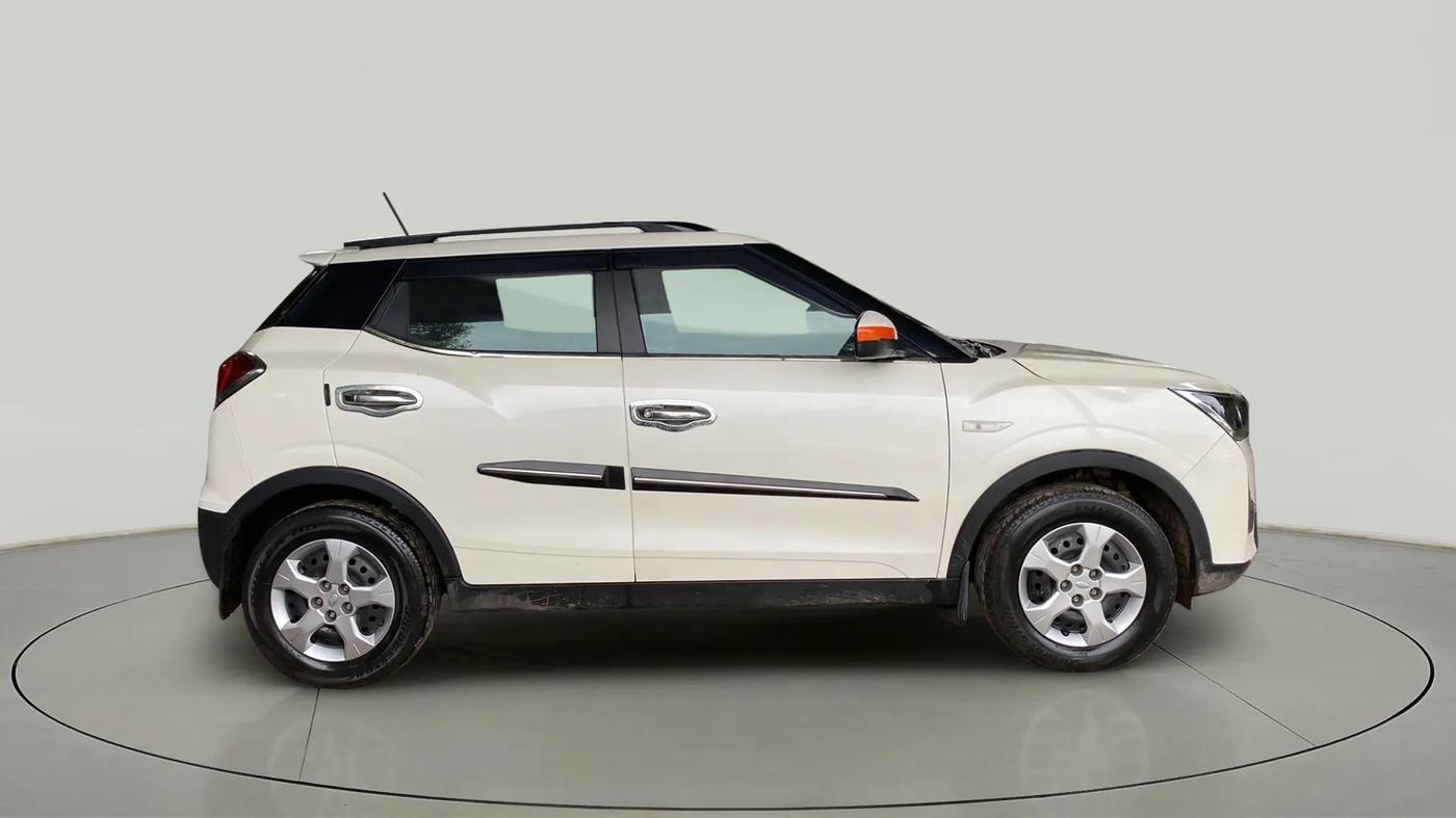 2021 Mahindra XUV300 W6 1.5 DIESEL, Diesel, Manual, 40,159 km, Right Side View