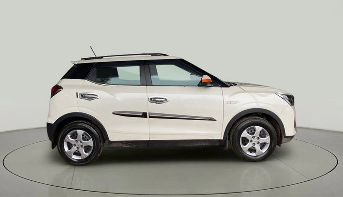2021 Mahindra XUV300 W6 1.5 DIESEL, Diesel, Manual, 40,159 km, Right Side View