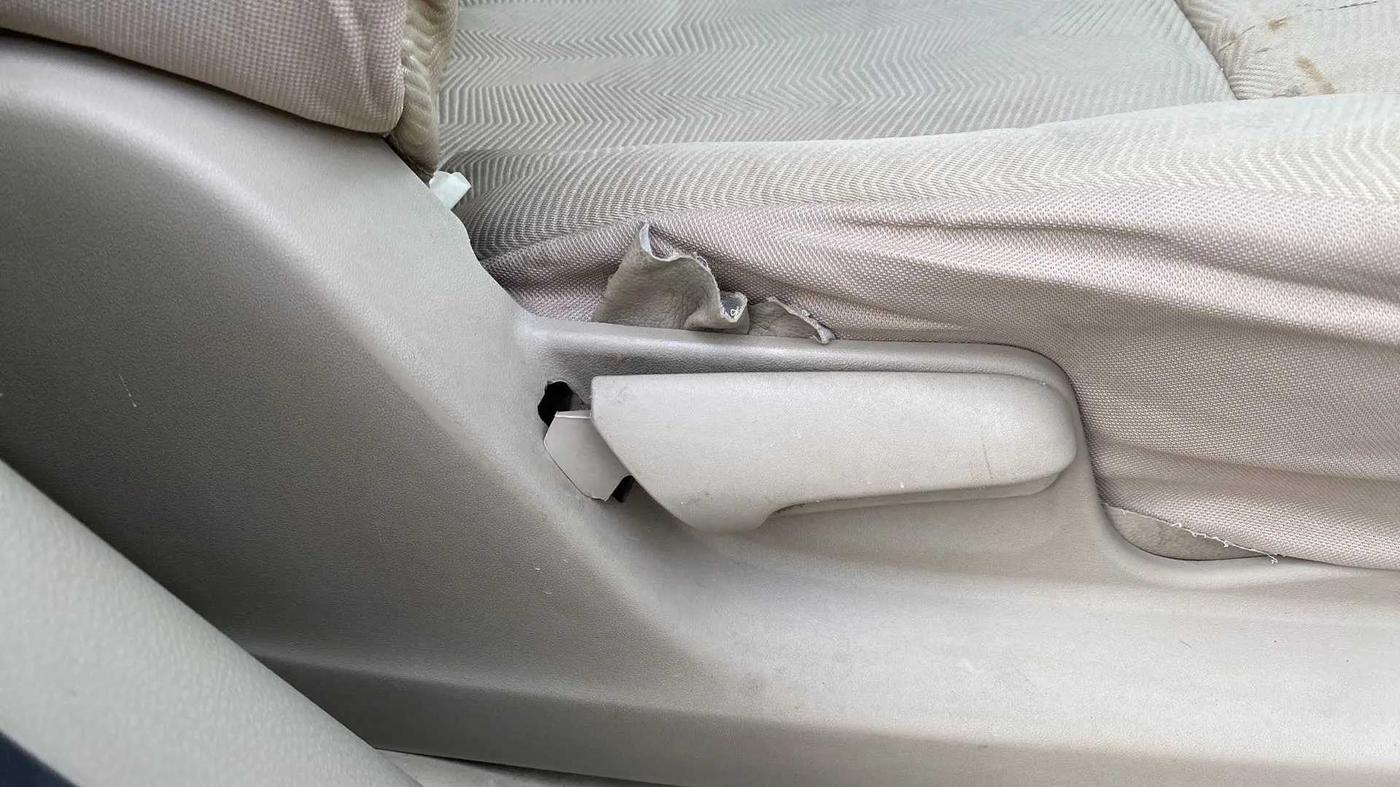 2016 Maruti Ertiga VXI CNG, CNG, Manual, 1,06,743 km, Driver Side Adjustment Panel