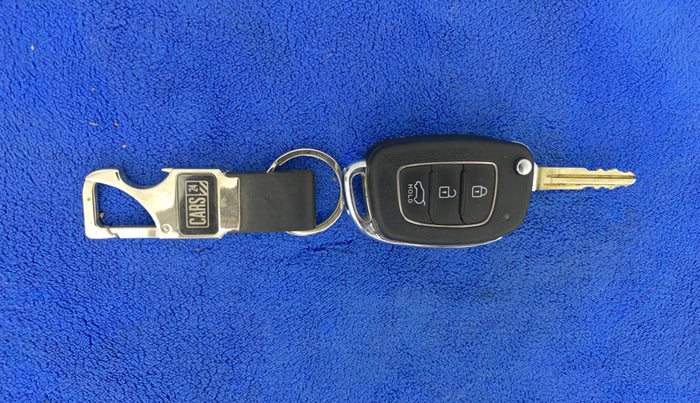 2022 Hyundai VENUE S+ 1.2, Petrol, Manual, 19,284 km, Key Close Up