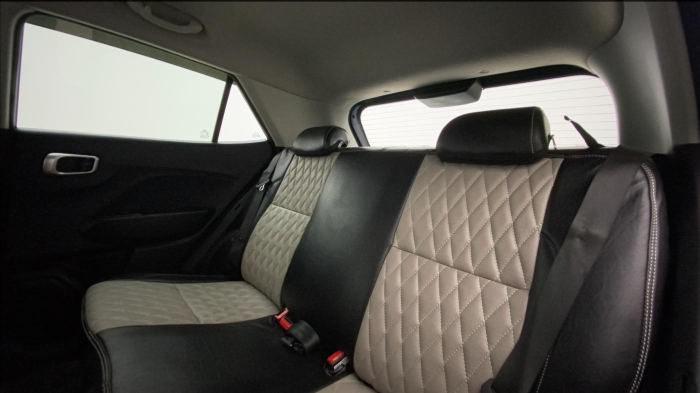 2022 Hyundai VENUE S+ 1.2, Petrol, Manual, 19,284 km, Right Side Rear Door Cabin