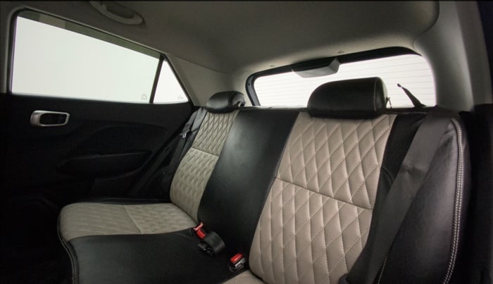 2022 Hyundai VENUE S+ 1.2, Petrol, Manual, 19,284 km, Right Side Rear Door Cabin