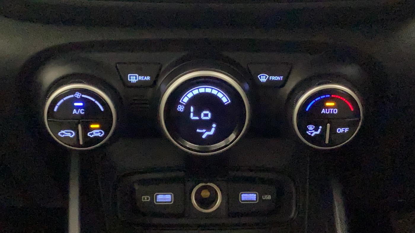 2022 Hyundai VENUE S+ 1.2, Petrol, Manual, 19,284 km, Automatic Climate Control