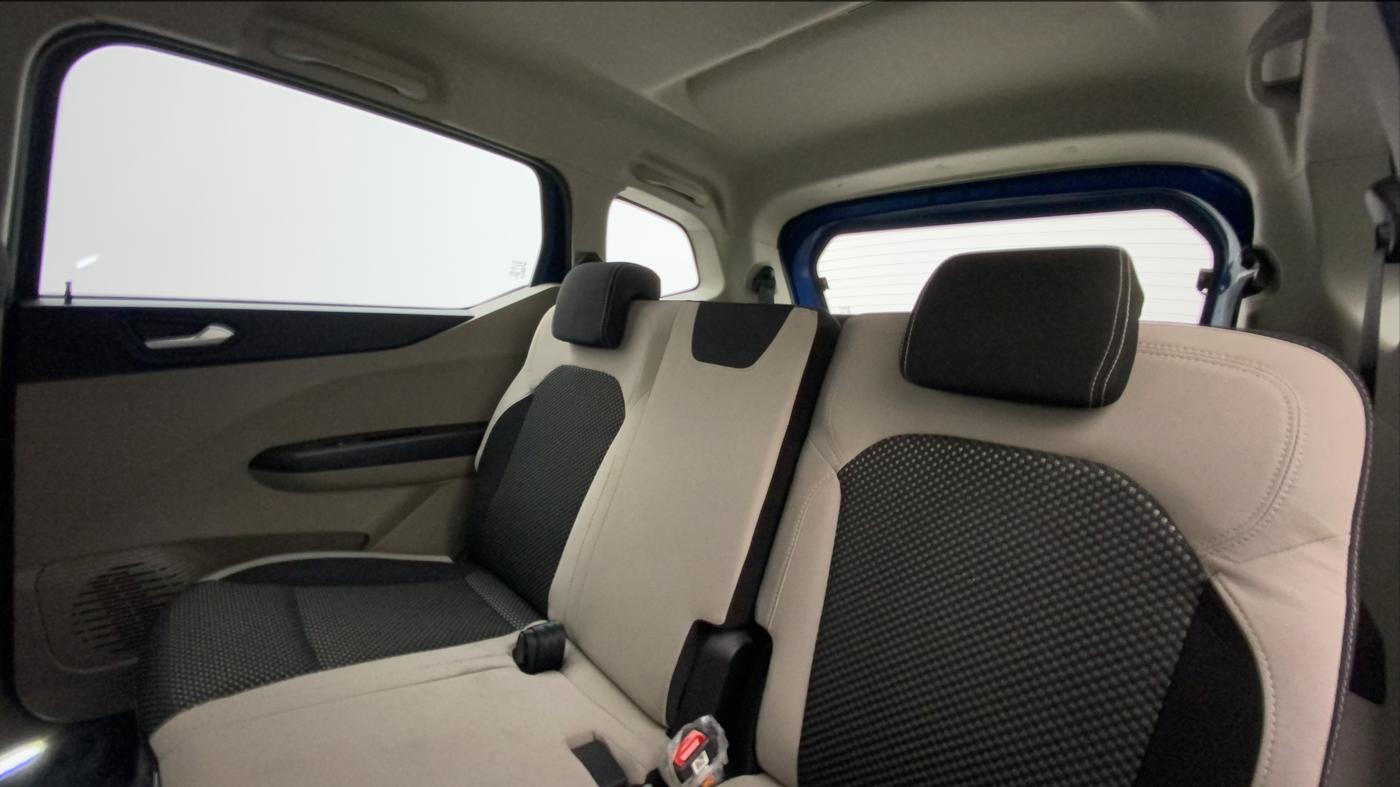 2022 Renault TRIBER RXZ AMT, Petrol, Automatic, 27,565 km, Right Side Rear Door Cabin