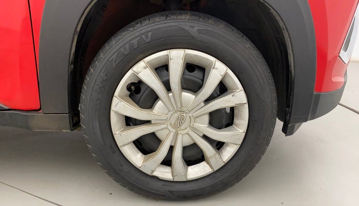 2018 Mahindra KUV 100 NXT K6+ P 6 STR, Petrol, Manual, 55,112 km, Right Front Wheel
