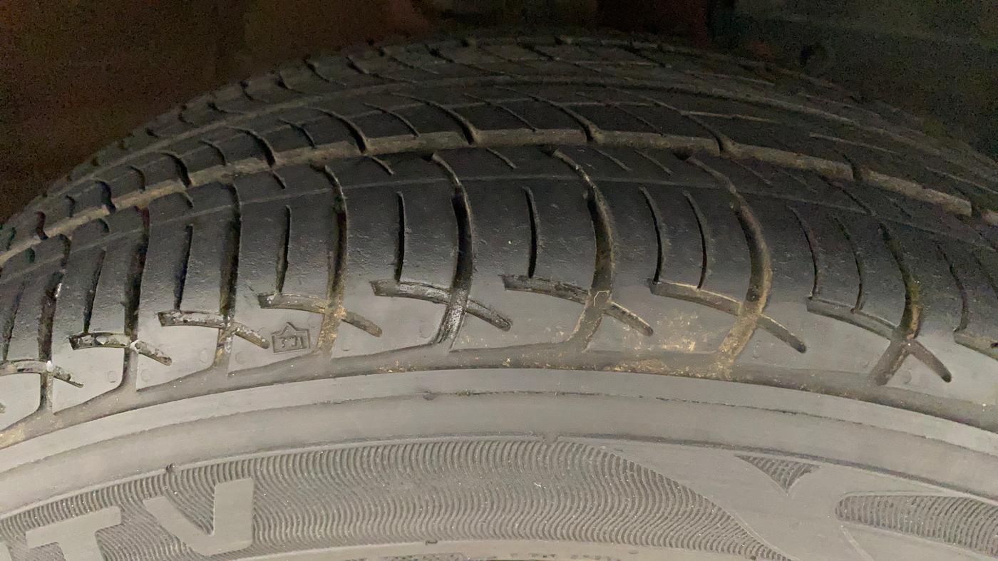 2018 Mahindra KUV 100 NXT K6+ P 6 STR, Petrol, Manual, 55,112 km, Right Front Tyre Tread
