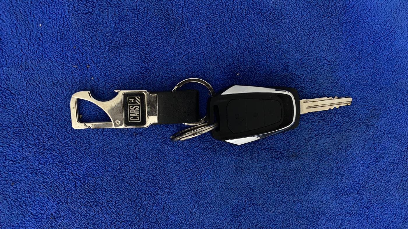 2018 Mahindra KUV 100 NXT K6+ P 6 STR, Petrol, Manual, 55,112 km, Key Close Up