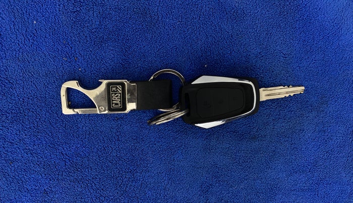 2018 Mahindra KUV 100 NXT K6+ P 6 STR, Petrol, Manual, 55,112 km, Key Close Up