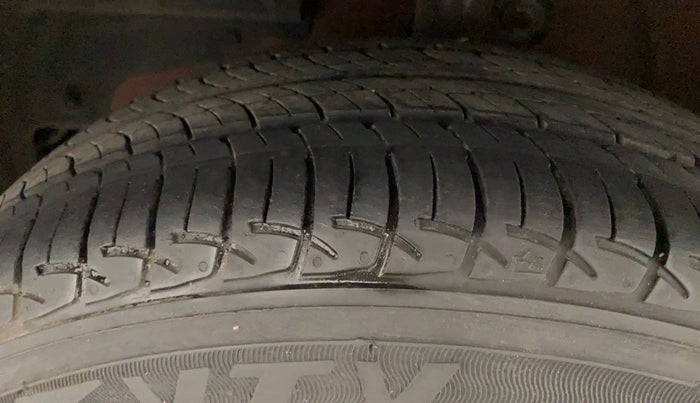 2018 Mahindra KUV 100 NXT K6+ P 6 STR, Petrol, Manual, 55,112 km, Left Front Tyre Tread