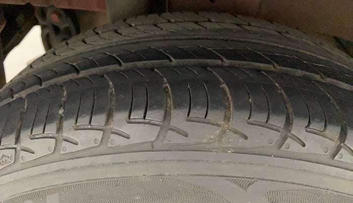 2018 Mahindra KUV 100 NXT K6+ P 6 STR, Petrol, Manual, 55,112 km, Right Rear Tyre Tread