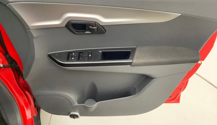 2018 Mahindra KUV 100 NXT K6+ P 6 STR, Petrol, Manual, 55,112 km, Driver Side Door Panels Control