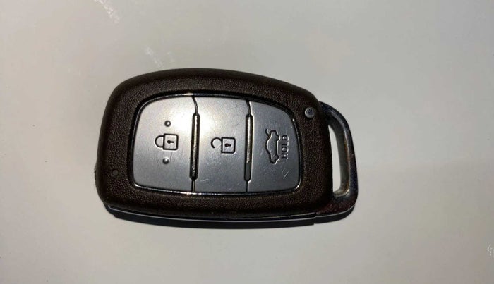 2020 Hyundai AURA SX 1.2, Petrol, Manual, 44,410 km, Key Close Up