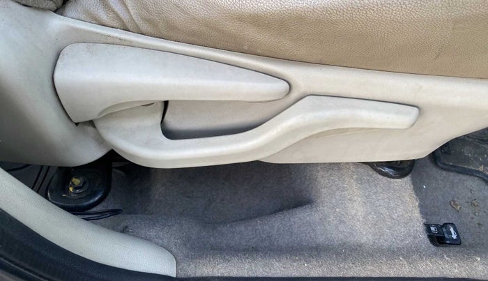 2014 Toyota Etios G, Petrol, Manual, 49,488 km, Driver Side Adjustment Panel