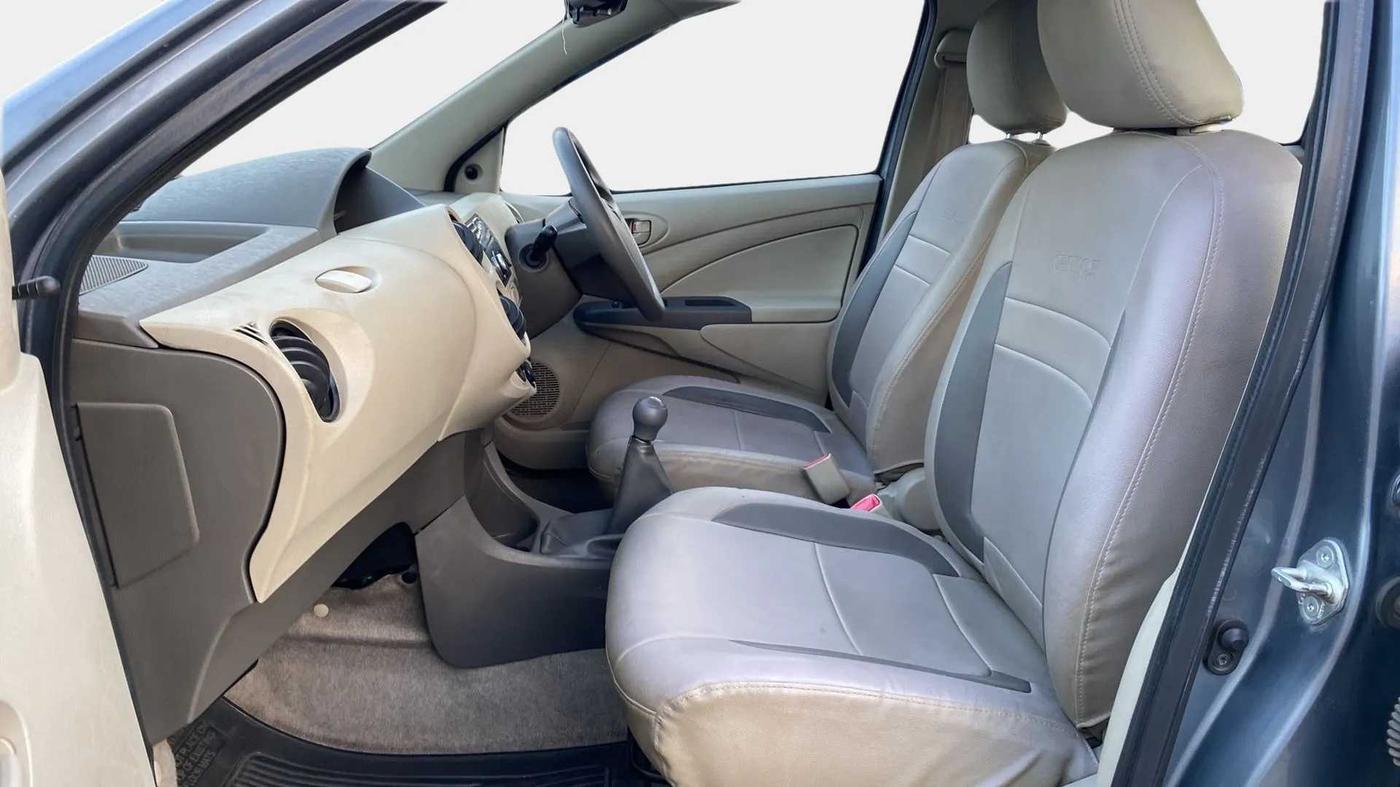 2014 Toyota Etios G, Petrol, Manual, 49,488 km, Right Side Front Door Cabin