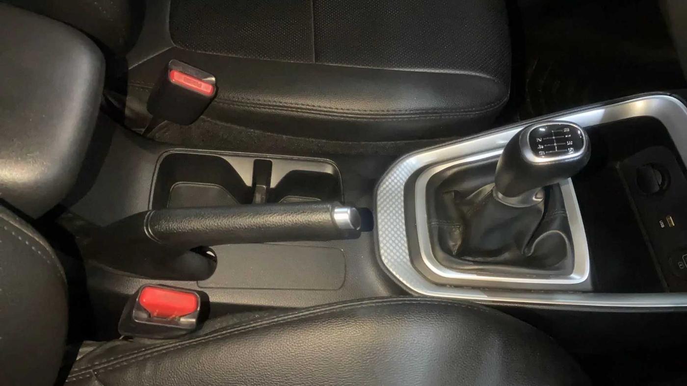 2020 KIA SONET HTX 1.5, Diesel, Manual, 66,780 km, Gear Lever