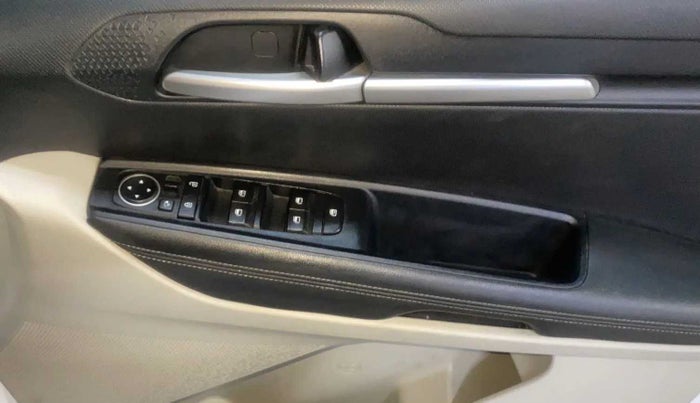 2020 KIA SONET HTX 1.5, Diesel, Manual, 66,780 km, Driver Side Door Panels Control
