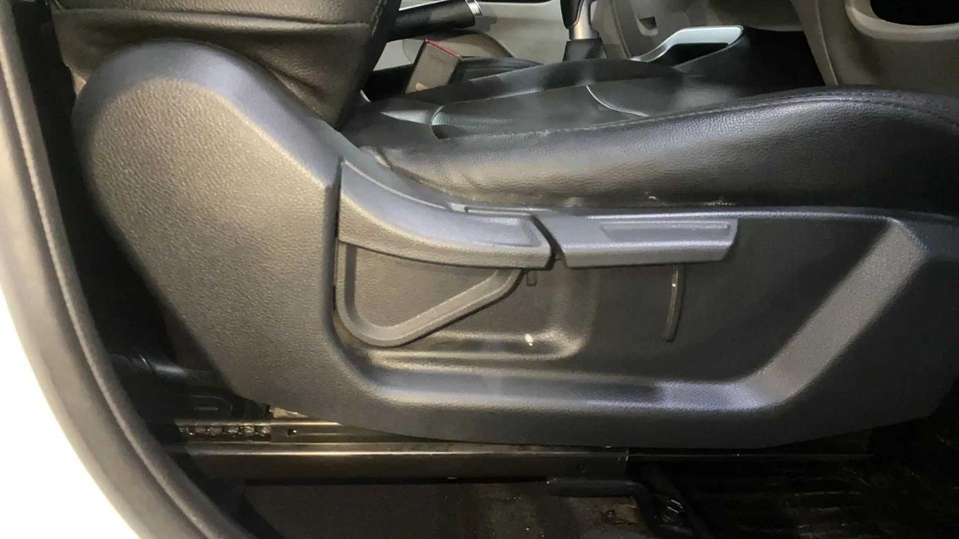 2020 KIA SONET HTX 1.5, Diesel, Manual, 66,780 km, Driver Side Adjustment Panel