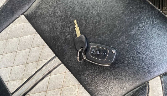 2021 Hyundai VENUE S 1.2, Petrol, Manual, 63,836 km, Key Close Up