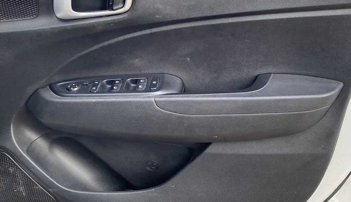 2021 Hyundai VENUE S 1.2, Petrol, Manual, 63,836 km, Driver Side Door Panels Control