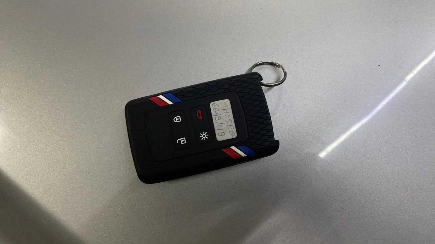 2021 Renault TRIBER RXZ AMT, Petrol, Automatic, 23,506 km, Key Close Up