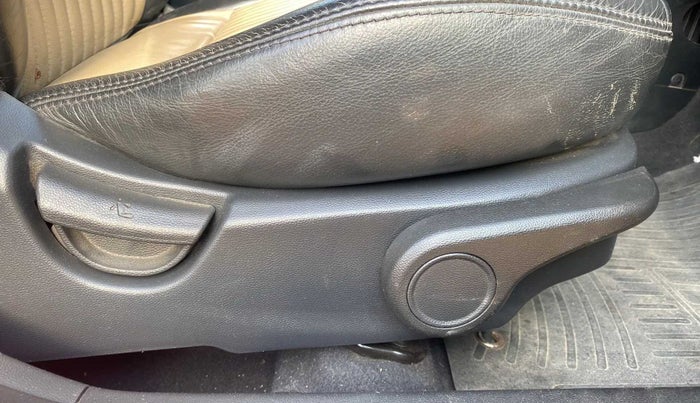 2016 Hyundai Xcent SX 1.2, Petrol, Manual, 62,256 km, Driver Side Adjustment Panel