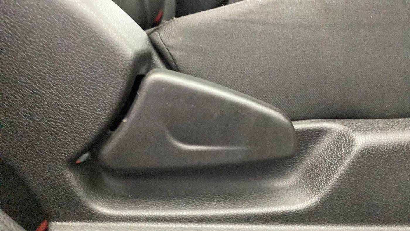 2022 Renault Kwid RXT 1.0 AMT, Petrol, Automatic, 3,052 km, Driver Side Adjustment Panel