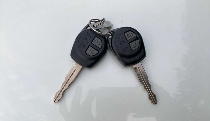 2021 Maruti Swift VXI, Petrol, Manual, 23,743 km, Key Close Up