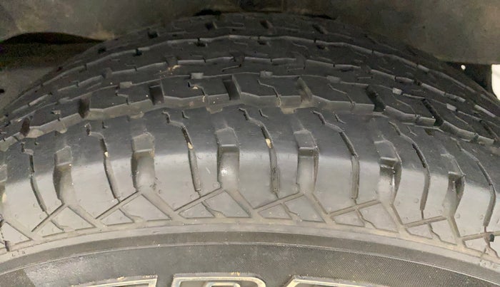 2021 Mahindra Thar LX PETROL HT 4WD AT, Petrol, Automatic, 26,107 km, Left Front Tyre Tread