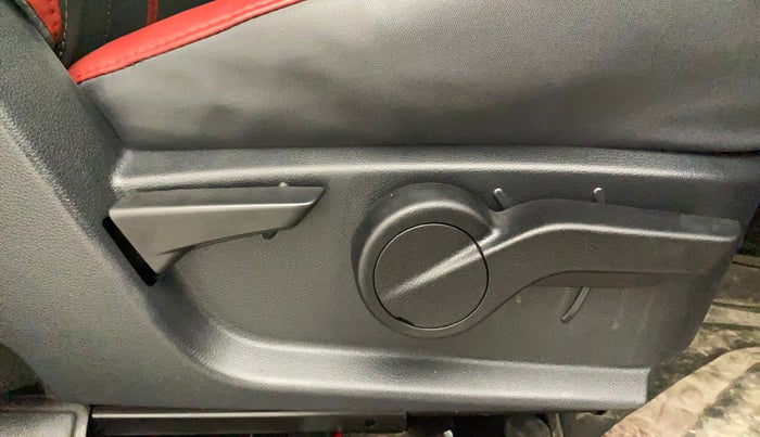 2021 Mahindra Thar LX PETROL HT 4WD AT, Petrol, Automatic, 26,107 km, Driver Side Adjustment Panel
