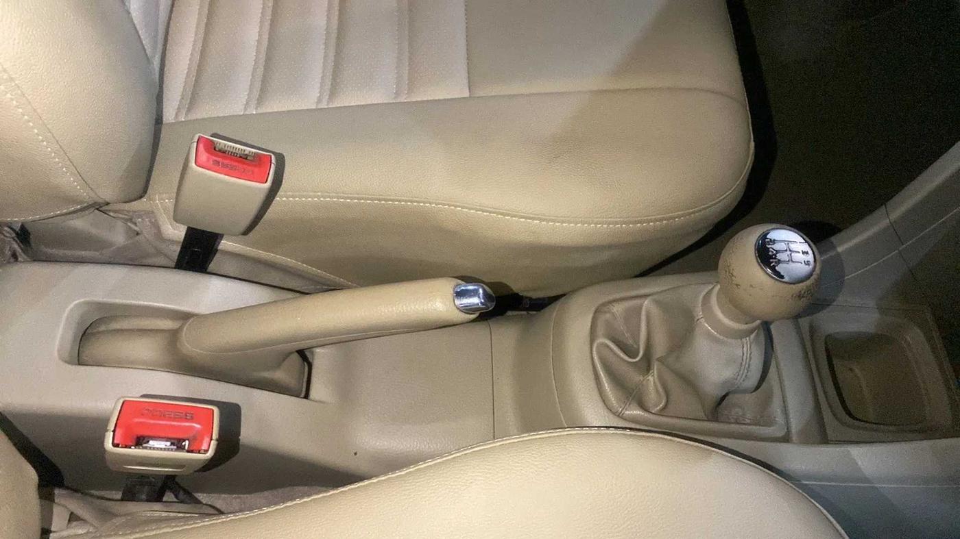 2014 Maruti Swift Dzire VXI, Petrol, Manual, 82,570 km, Gear Lever