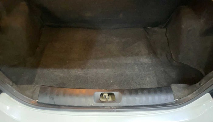 2014 Maruti Swift Dzire VXI, Petrol, Manual, 82,570 km, Boot Inside