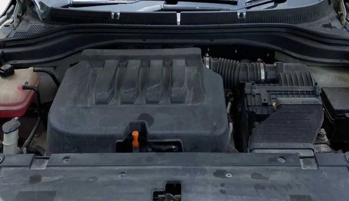2021 Mahindra XUV700 AX 7 P MT 7 STR, Petrol, Manual, 52,387 km, Open Bonet