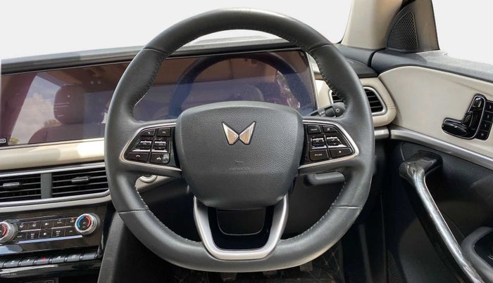 2021 Mahindra XUV700 AX 7 P MT 7 STR, Petrol, Manual, 52,387 km, Steering Wheel Close Up