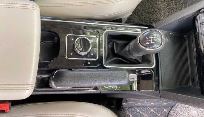 2021 Mahindra XUV700 AX 7 P MT 7 STR, Petrol, Manual, 52,387 km, Gear Lever