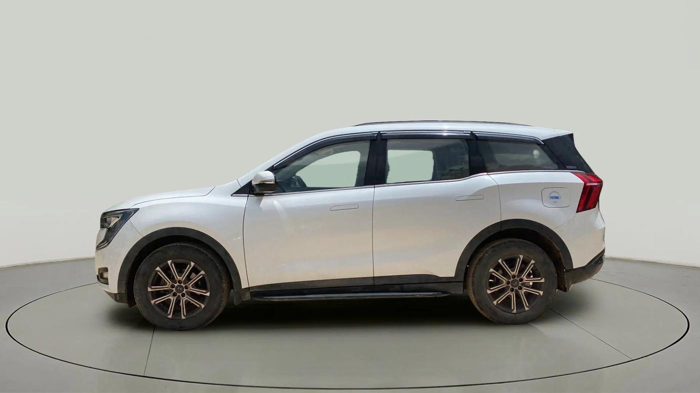 2021 Mahindra XUV700 AX 7 P MT 7 STR, Petrol, Manual, 52,387 km, Left Side