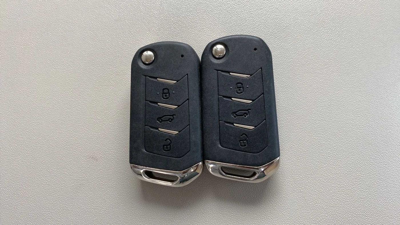2021 Mahindra XUV700 AX 7 P MT 7 STR, Petrol, Manual, 52,387 km, Key Close Up