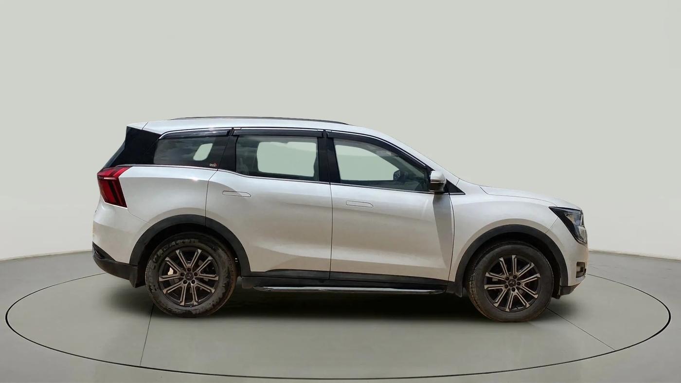 2021 Mahindra XUV700 AX 7 P MT 7 STR, Petrol, Manual, 52,387 km, Right Side View