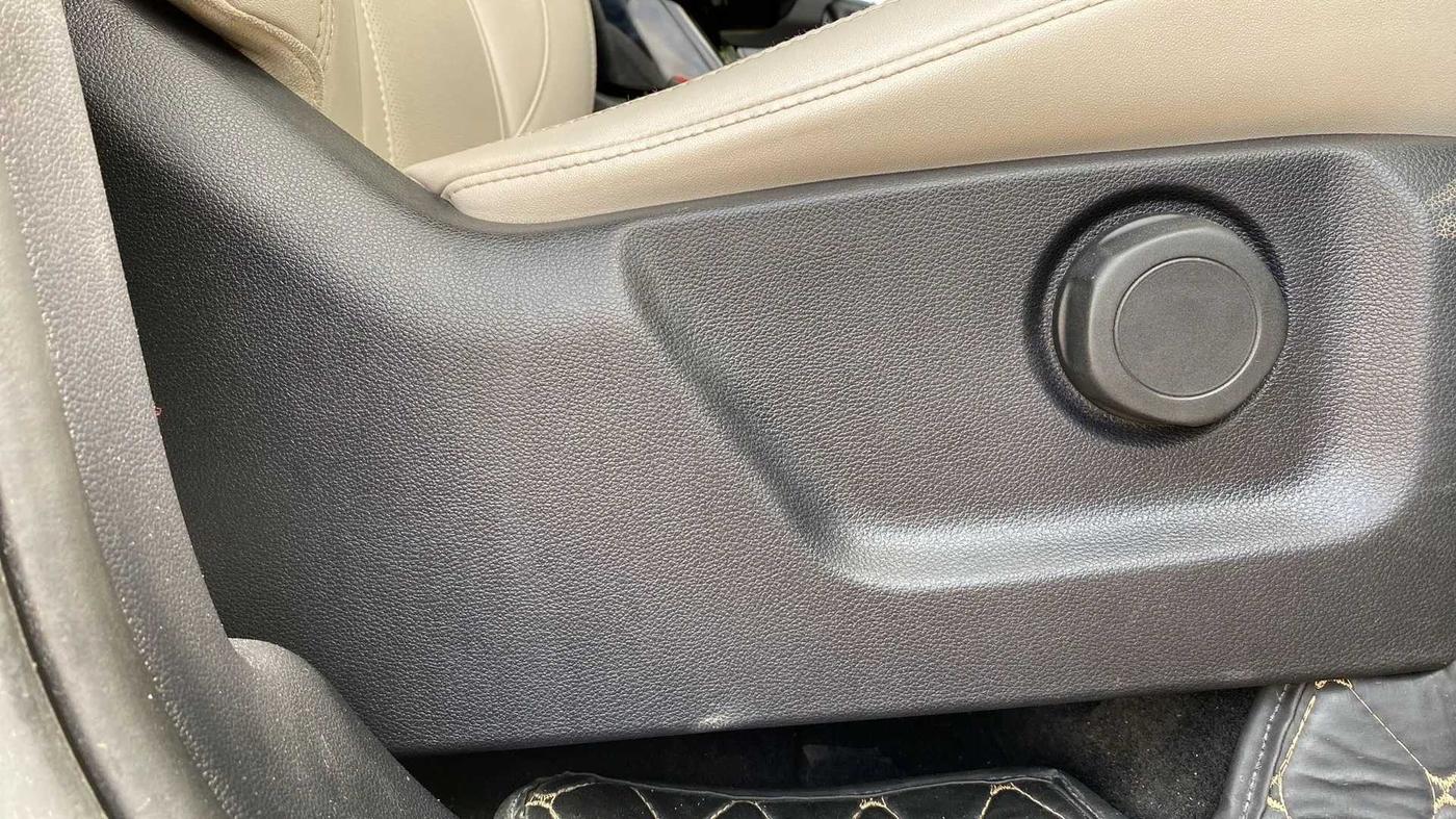 2021 Mahindra XUV700 AX 7 P MT 7 STR, Petrol, Manual, 52,387 km, Driver Side Adjustment Panel