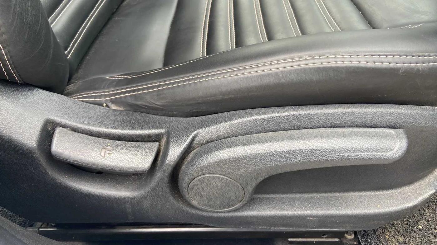 2020 Hyundai Elite i20 SPORTZ PLUS 1.2, CNG, Manual, 64,111 km, Driver Side Adjustment Panel