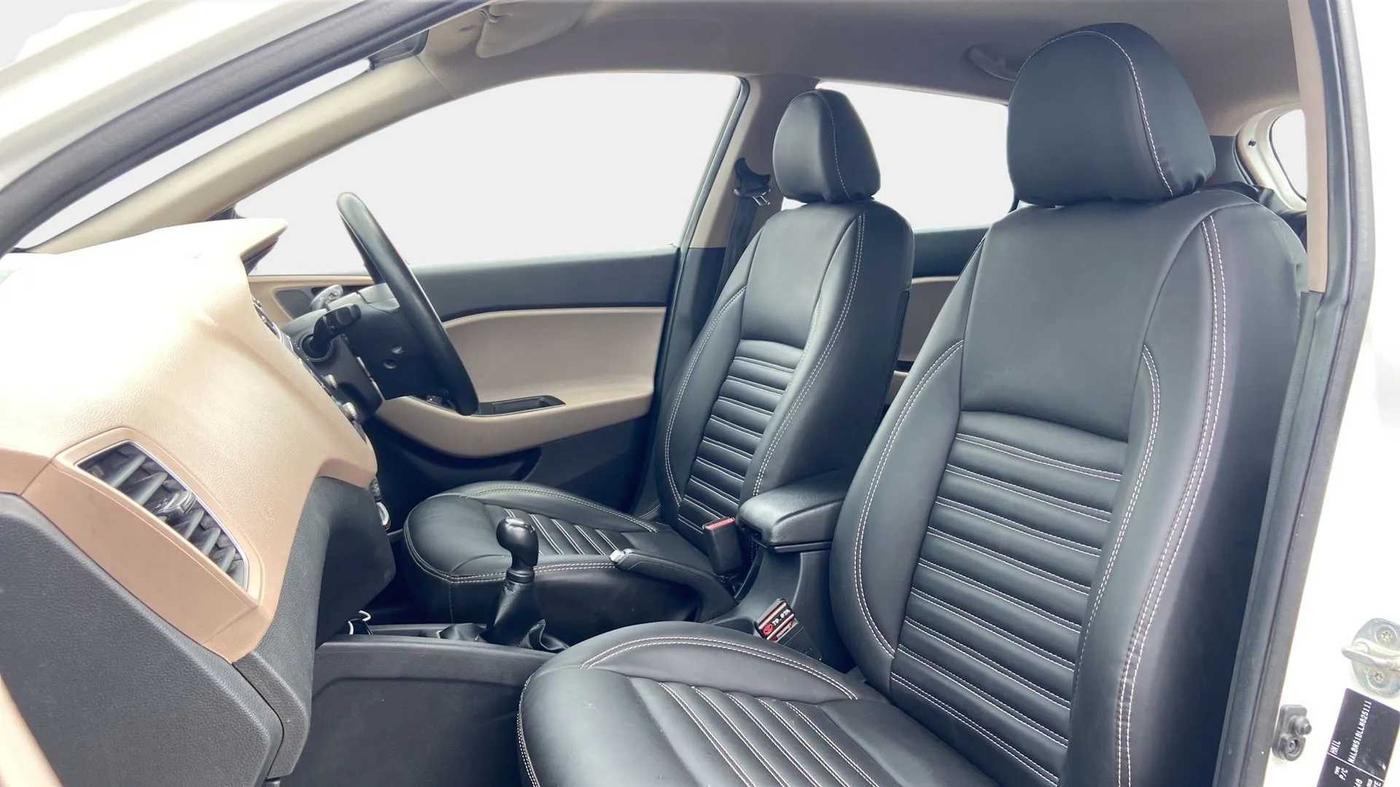 2020 Hyundai Elite i20 SPORTZ PLUS 1.2, CNG, Manual, 64,111 km, Right Side Front Door Cabin