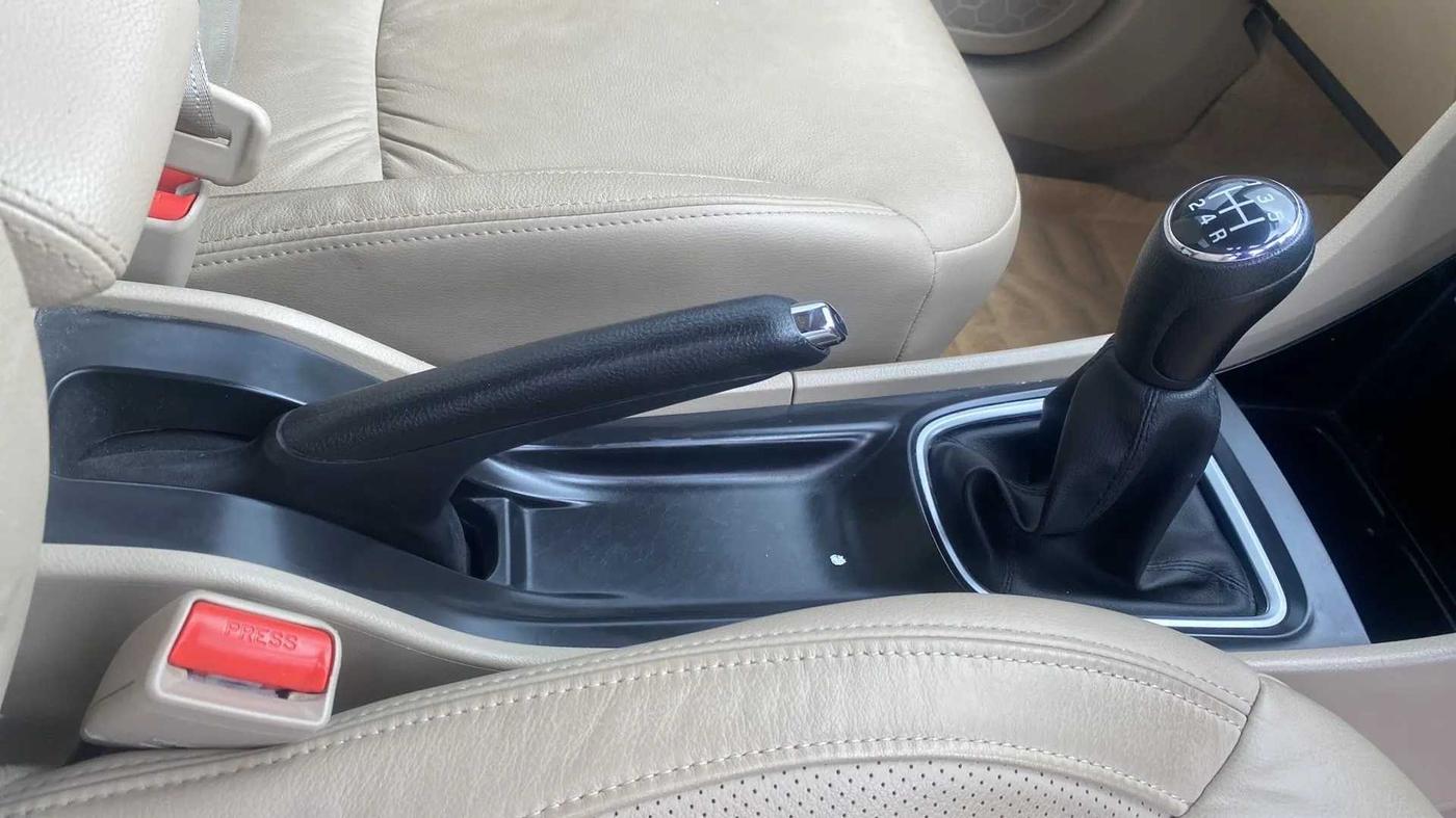 2022 Maruti Ciaz ALPHA 1.5 SHVS PETROL, Petrol, Manual, 17,326 km, Gear Lever