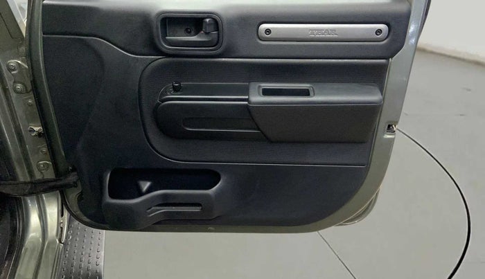 2022 Mahindra Thar LX HT PETROL 4WD MT, Petrol, Manual, 5,432 km, Driver Side Door Panels Control