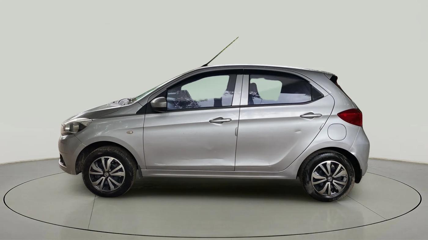 2018 Tata Tiago XT PETROL, CNG, Manual, 72,767 km, Left Side