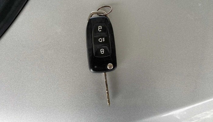 2018 Tata Tiago XT PETROL, CNG, Manual, 72,767 km, Key Close Up