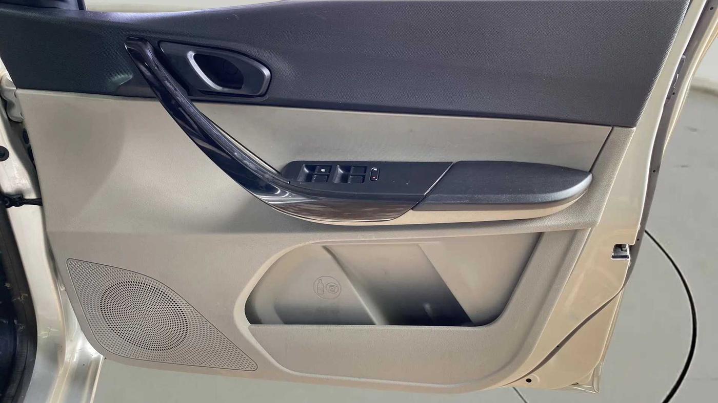 2018 Tata Tiago XT PETROL, CNG, Manual, 72,767 km, Driver Side Door Panels Control