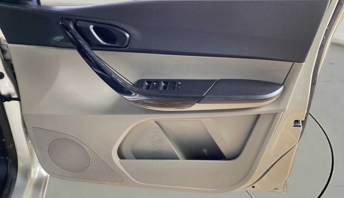 2018 Tata Tiago XT PETROL, CNG, Manual, 72,767 km, Driver Side Door Panels Control
