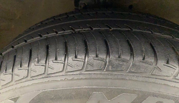 2017 Maruti Celerio VXI AMT, Petrol, Automatic, 60,576 km, Right Front Tyre Tread